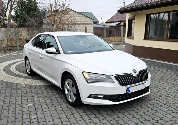 Skoda Superb cena 59500 przebieg: 149722, rok produkcji 2018 z Choszczno małe 137